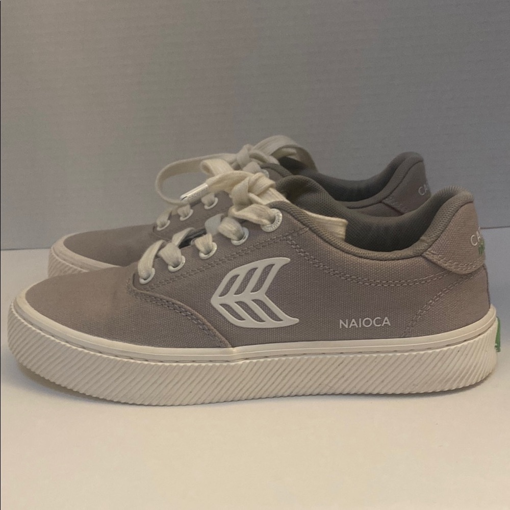 Naioca Women's Light Grey Canvas off-white Logo Sneaker NWOT Sz 6.5